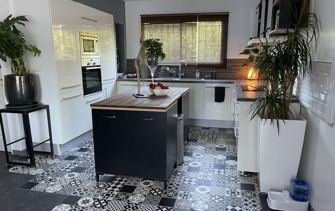 Annonces LEHAILLAN : House | LE TAILLAN-MEDOC (33320) | 193 m2 | 651 900 € 