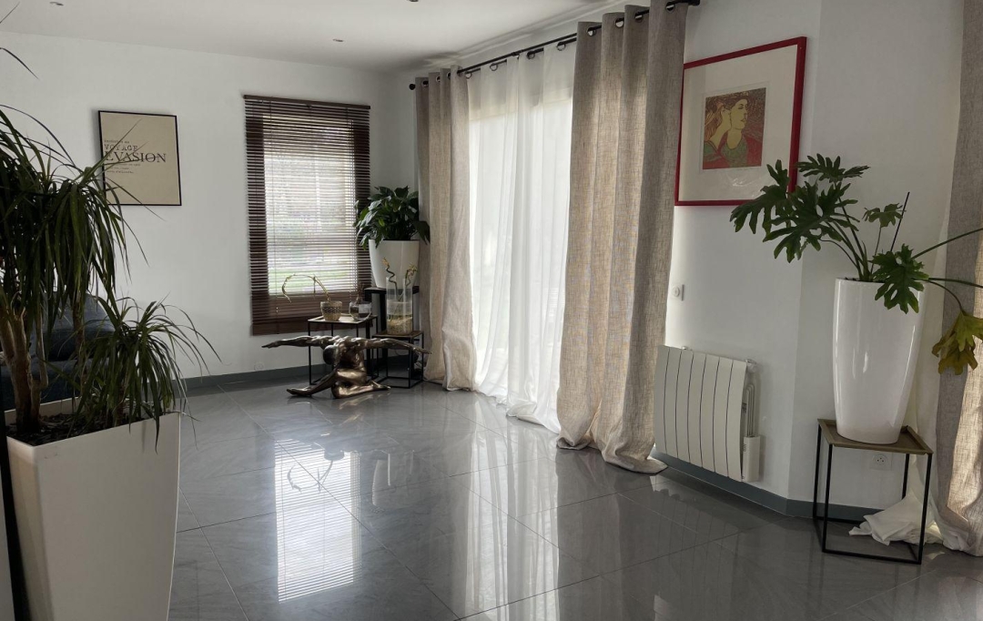 Annonces LEHAILLAN : House | LE TAILLAN-MEDOC (33320) | 193 m2 | 651 900 € 
